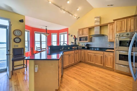 Kitchen | Cooking Basics | Coffee Maker | Paper Towels/Trash Bags Provided