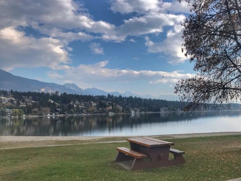 James Chabot beach just minutes from your doorstep (playground & washrooms)