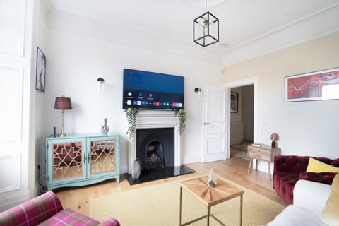 Living Room / Lounge