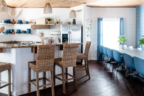 Where Culinary Art Meets Contemporary Design: Step into Our Modern Kitchen 🍽️✨ #KitchenElegance