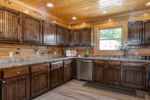 Kitchen with gorgeous finishes and stainless-steel appliances.