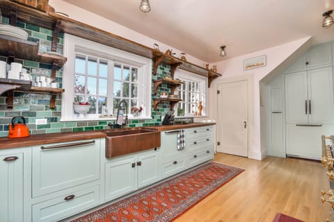 Fully Remodeled Kitchen
