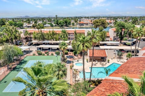 Desert Shores condos are resort style living right in the city of Phoenix
