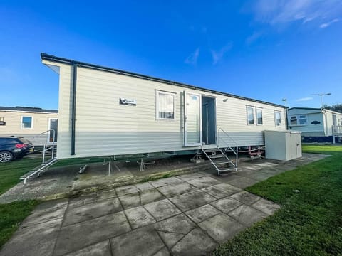 Discover the perfect base for your next UK getaway in this lovely 8 berth caravan with decking located on Manor Park Holiday Park, Hunstanton, and explore the stunning Norfolk coast.