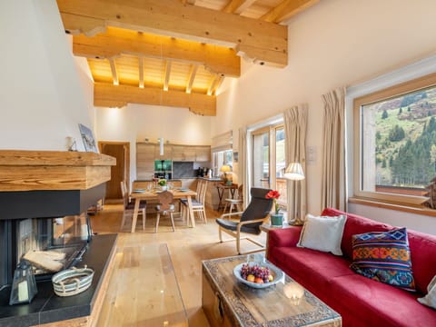 Table, Couch, Furniture, Property, Wood, Picture Frame, Lighting, Chair, Interior Design, Living Room