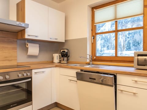 Cabinetry, Kitchen Sink, Property, Countertop, Kitchen Appliance, Kitchen Stove, Sink, Building, Window, Home Appliance