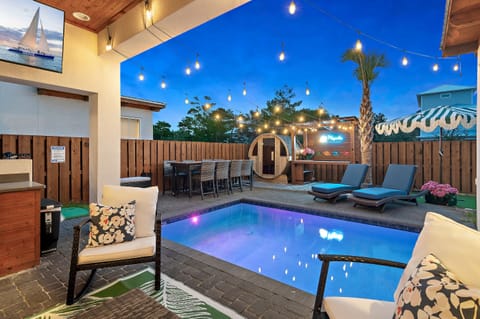 Evenings here in MAGNOLIA RETREAT glow with charm! Dip in the pool, unwind in the sauna, or toast the night under the twinkle lights. You can do it all!
