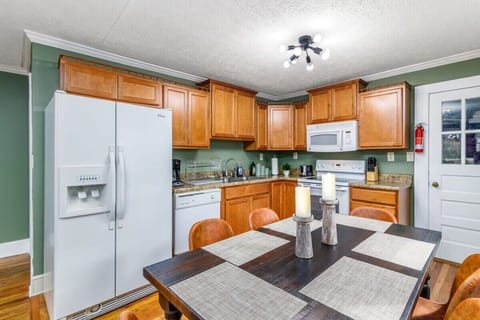 Seating for 6 at this large dining table.