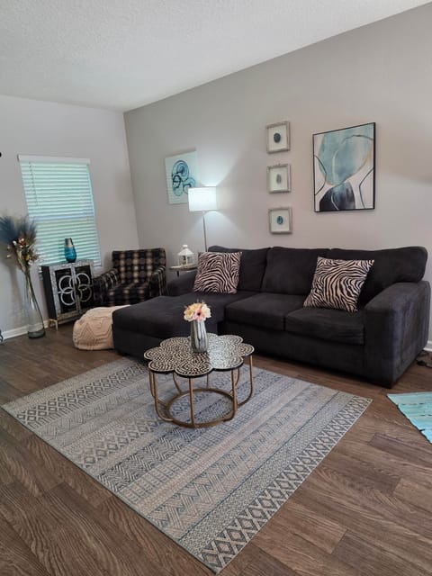 Open, inviting living space with comfortable seating, smart TV, fast Wi-Fi-perfect for relaxation.
