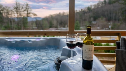 Relax in the Hot Tub with Views and Wine!