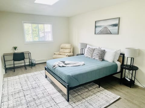 Queen bed, recliner, 55” Smart TV, walk-in closet, dual-lock bath access, desk.
