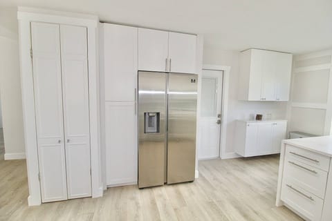 2 spacious pantries and a large stainless steel fridge/freezer…