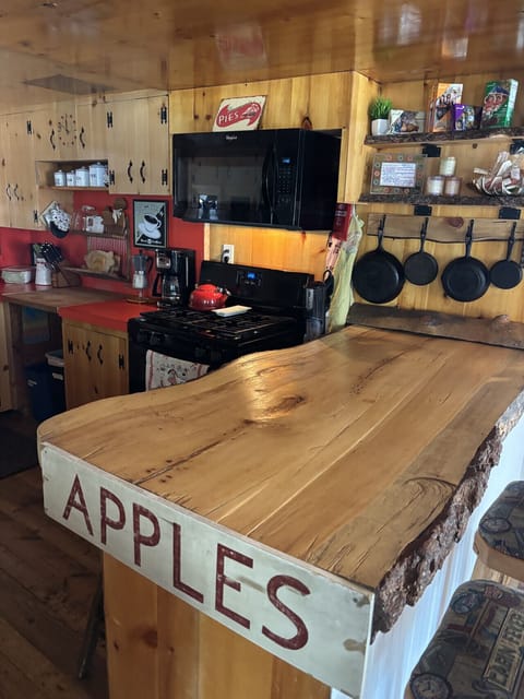 Enjoy a fully equipped rustic kitchen featuring a natural wood slab counter, cast iron cookware, and a coffee station for your morning ritual. Every detail is designed to make your stay feel at home.