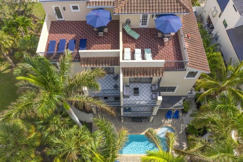 Large 6800sqft, terraces, roof-decks, private pool and 10-baths - Siesta Key Village 8BR