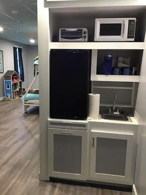 Kitchenette (Downstairs)