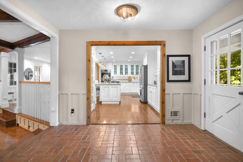 The large foyer is full of Southern hospitality charm.