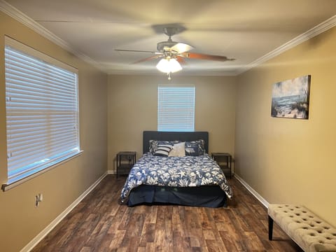 Main Bedroom (#3) Queen Size Bed