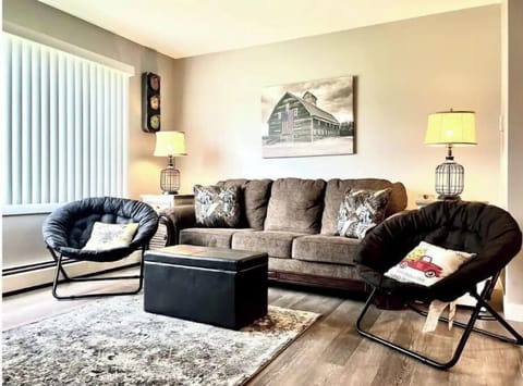 Livingroom to sit and relax includes Queen sleeper sofa.