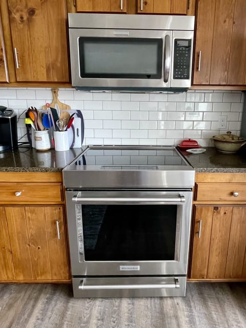 KITCHEN AID HIGH POWERED PROFESSIONAL INDUCTION RANGE