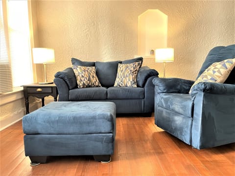 Living Room w/ Smart TV