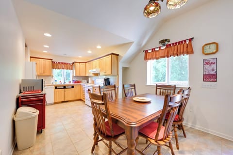 Dining Room | 2nd Floor | Blender