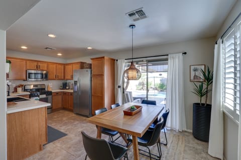 Dining Area | Dishes & Flatware Provided