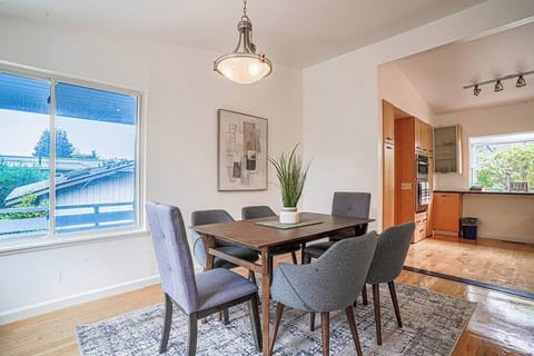 Enjoy your meals in this beautiful contemporary dining room off the kitchen