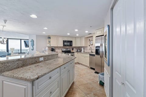 Open platform kitchen area