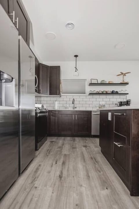 Kitchen area, huge new Samsung refrigerator/freezer with filtered water and ice machine!