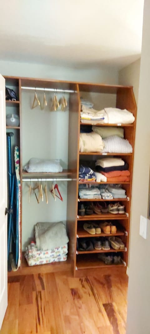 Fully furnished, condo in Downtown Saratoga. Close to all Bay Area. Apartment in Saratoga