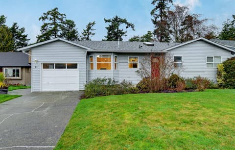 Welcome to #104 Parkcrest House - 3 Bedroom Single-Level House!