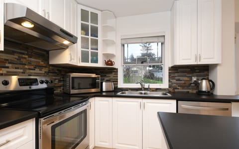 Fully-stocked Kitchen