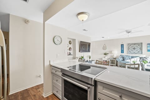  Kitchen Aid Induction stove. magnetic cookware provided. 