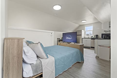 Settle down for the night in a comfortable full size bed and smart TV access at your fingertips. 