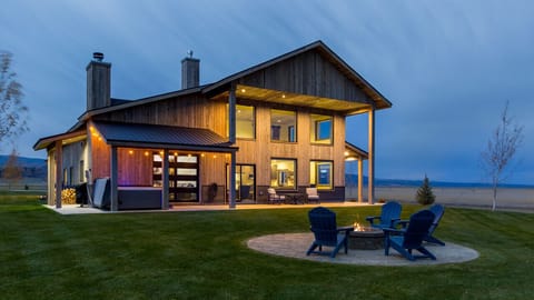 Back Yard with Fire Pit & Hot Tub