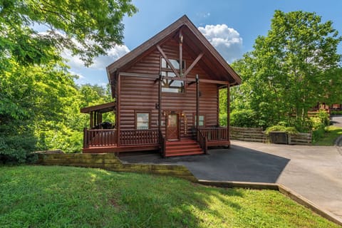 Bear Essentials Lodge's exterior