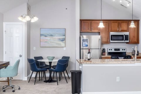 The vaulted ceilings are awesome! They make this 1BR feel very spacious.