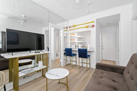 Living Area. 2 seater bar counter