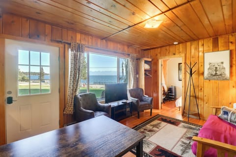 Lakeside Vacation Rental | 1BR | 1BA | 400 Sq Ft | 2 Steps to Access