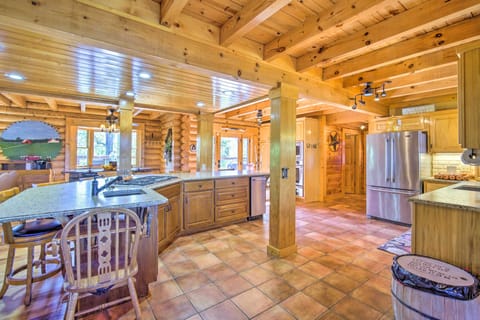 Calhoun Vacation Rental | 4BR | 4.5BA | Stair Required | 5,500 Sq Ft