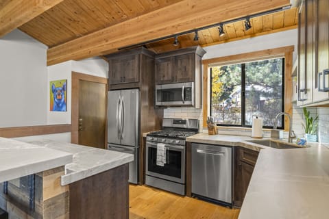 Kitchen Area : Aspen Grove Hideaway at Northstar