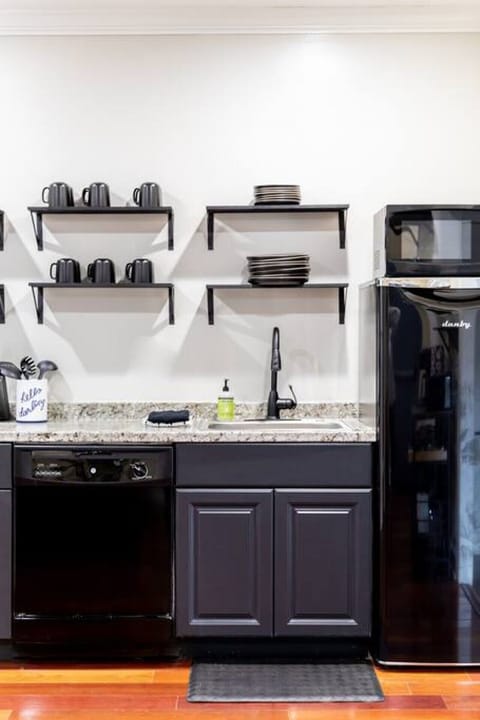 Fully equipped kitchen with a dining table