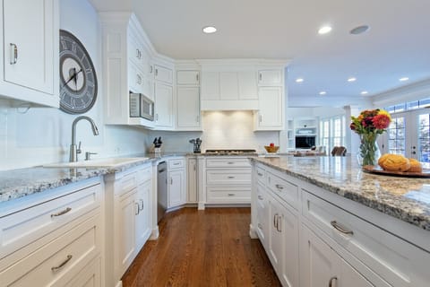 Chef`s Kitchen with granite countertops