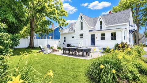 Large outdoor space available in front of Unit A