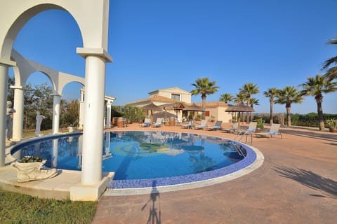 Finca with pool for 8 people in Mallorca