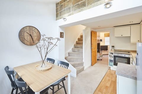 Waterlily Cottage, Great Ayton - Host & Stay