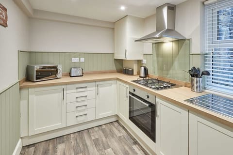 Sion Hall Cottage, Alnwick - Host & Stay