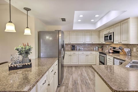 Kitchen | Fully Equipped | Coffee Maker | Dishware & Flatware | Crockpot