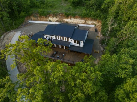 Take it All Inn - 5 bedroom cabin with epic views!