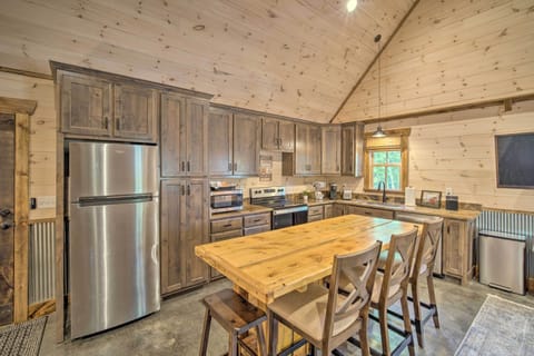 Dining Room | Dishware/Flatware Provided